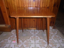 Retro tűlábú asztalka, dohányzó asztal