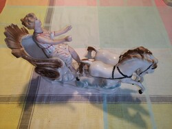 Porcelán hölgy lovasfogattal, hintóval Regal Crown