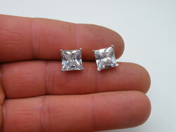 Uk0253 clear stone stud earrings in silver 925