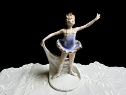 Jelzett porcelán táncos lány, balerina 20 cm