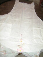 Beautiful white 2-pocket machine-embroidered ruffled apron