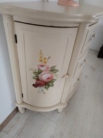 Vanília színű komód - vintage jelleggel / rózsásan