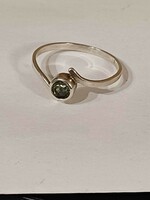 Ezüst gyűrű zöld kővel