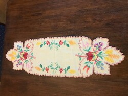 Very nice tablecloth and runner embroidered with a Hungarian pattern. Precise, nice work. Size: 54x17 cm