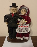 Old couple on wooden pedestal. 30 Cm