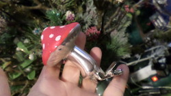 New, nostalgia ornament made of glass, in very nice condition. Pincer mushroom.