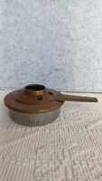 Steel spirit warmer with copper top, height: 3 cm, diameter: 10.5 cm, total length: 15 cm.