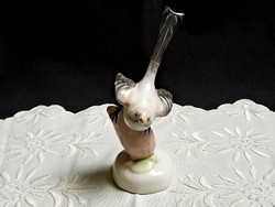 Aquincumi porcelán Őszapó madár tobozon pihenve 15 cm