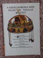 The People of the Holy Crown between East and West - István Kocis, István Síklaky, Gábor Pap, János Drábik