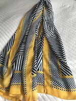Large Eye-Catching Shawl, 180 x 100 cm