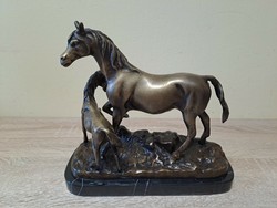 Bronz szobor - Ló csikóval