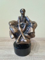 Lány bronz szobor 19 cm