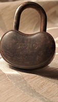 Heart-shaped marked caro padlock, with original key, size: 6x4 cm.