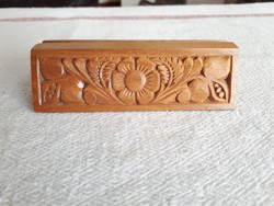 Photo holder or business card holder with carved decoration