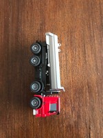 Matchbox mercedes. With opening part. In brand new condition. Size: 8x2.5 cm