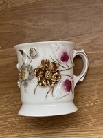 Antik nagyon szép Féliszkfürdöi  emlék porcelán bögre, kidomborodó virágokkal.