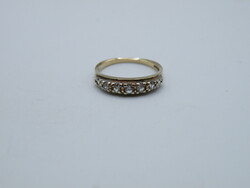 UK0305 9 karátos arany gyűrű áttetsző kövekkel