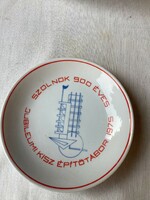 Hollóházi porcelán Szolnok 900 éves tányér 15 cm.