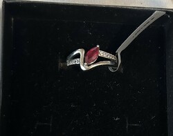 Ezüst 925 gyűrű madagaszkári rubin kővel