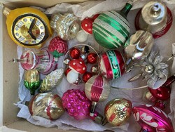 Régi üveg sérült karácsonyfadíszek