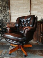 Csodás állapotú nagyméretű klasszikus valódi bőr Chesterfield forgószék forgó fotel