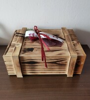 Wooden gift box with retractable top