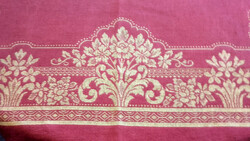 Art Nouveau burgundy woven tablecloth - 142 x142 - art&decoration