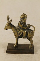 Bronze statue 258