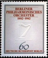 Bb666 / Germany - Berlin 1982 Berlin Philharmonic Orchestra stamp postal clerk