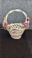Gyönyörű porcelán kosár, jelzett, kézi készítés/festés kívül-belül, plasztikus virág díszítéssel