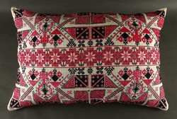 1Q757 embroidered red-black cross stitch decorative pillow 40 x 62 cm