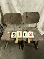 Vintage székek párban, fából, 76 x 39 x 38 cm-es nagyságúak. 9102