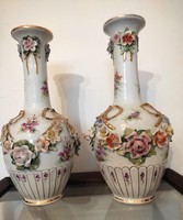 Cluj-napoca virág motívumokkal díszített porcelán vázák