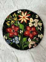 Wall plate with floral pattern