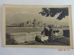 Régi képeslap: Budapest, Országház, 1955 (+kupolás babakocsi!)