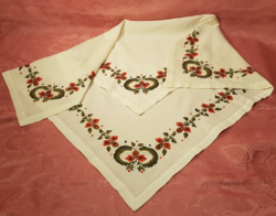 Beautiful hand-embroidered tablecloth from mom, 80 cm x 80 cm