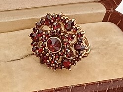 Antique gold-plated women's silver ring with garnet stones