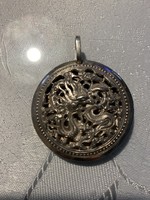 Kínai motívumú ezüst medál
