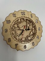 Wall clock with bird pattern