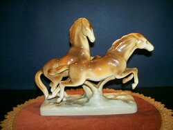German porcelain horse pair figure 13.5 Cm high, 16/9 cm
