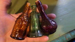 3 pcs of about 8-9 cm interesting, small glass together, in good condition.