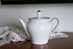 Kahla teapot 1 liter, clean, elegant design, perfect condition.