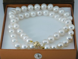 Beautiful pearl necklace with 14k gold wavy ball clasp