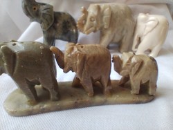 Kő elefánt szobrok