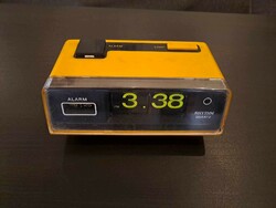 Rhythm battery retro design alarm clock