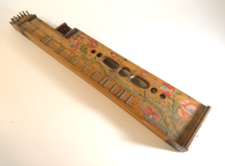 Kis méretű régi magyar citera népi hangszer, kézzel festett mintákkal kb az 1950-es évekből