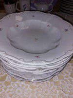 Zsolnay's favorite porcelain plates with small flowers are flat and deep