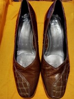 Elegant women's leather shoes, size 38.5