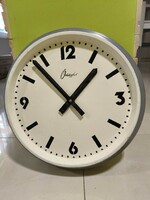 Òragyar waiting room clock is large