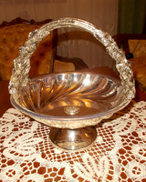Metal serving basket, table centre. 28X30 cm